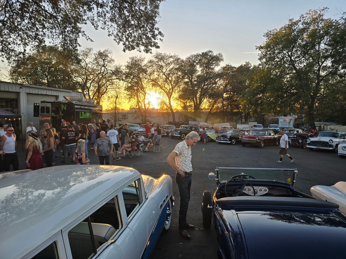 Cars and showgoers in the sunset at the Time Bombs Takeover